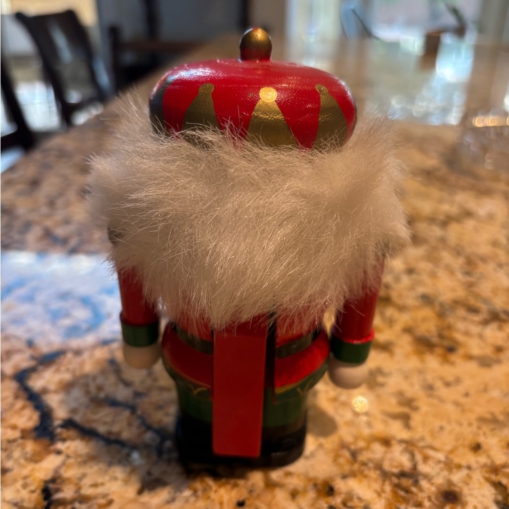 Nutcracker - Picture 4 of 8
